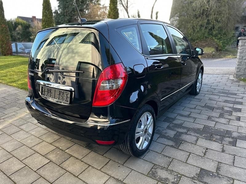 Gebraucht Mercedes A160 Avantgarde 95 PS (69 kW) 2011 Schwarz Kleinwagen