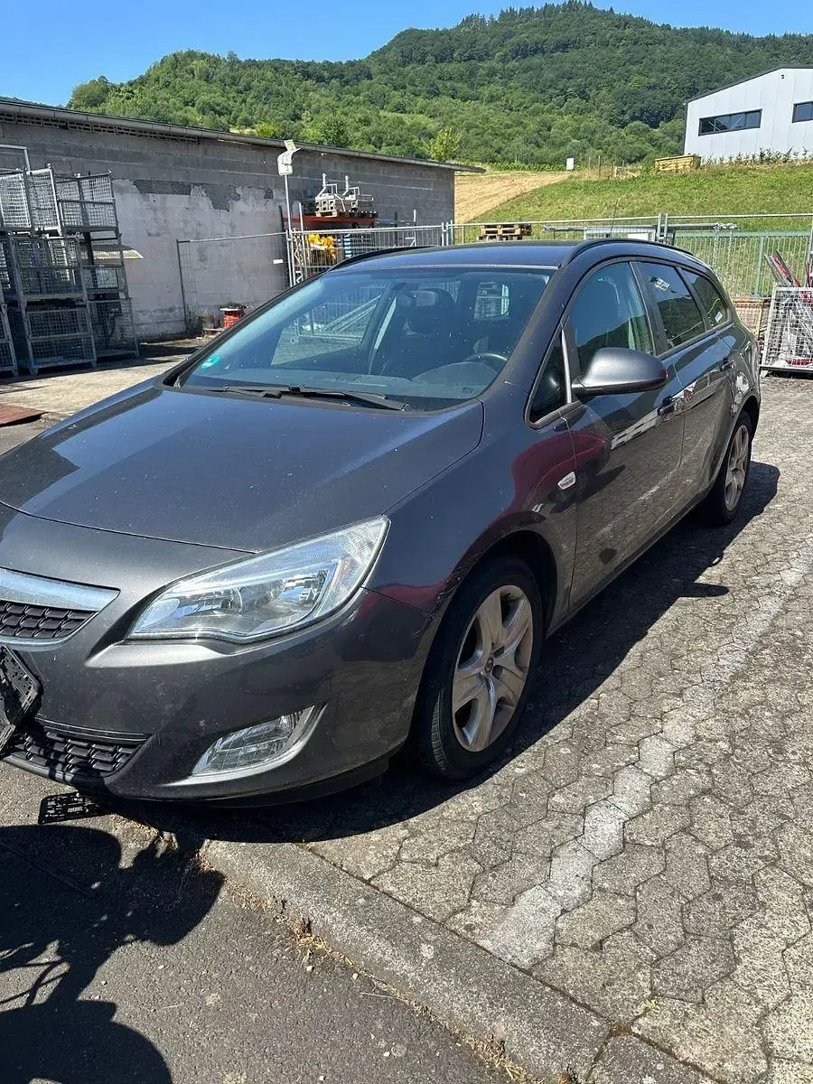 Gebraucht Opel Astra Design Edition 110 PS (80 kW) 2011 Grau Kombi