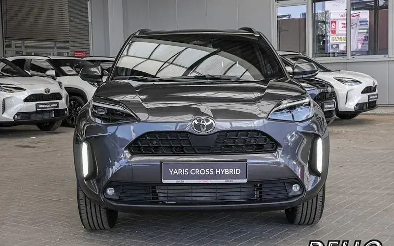 Neu Toyota Yaris Cross 130 PS (95 kW) 2025 Grau SUV