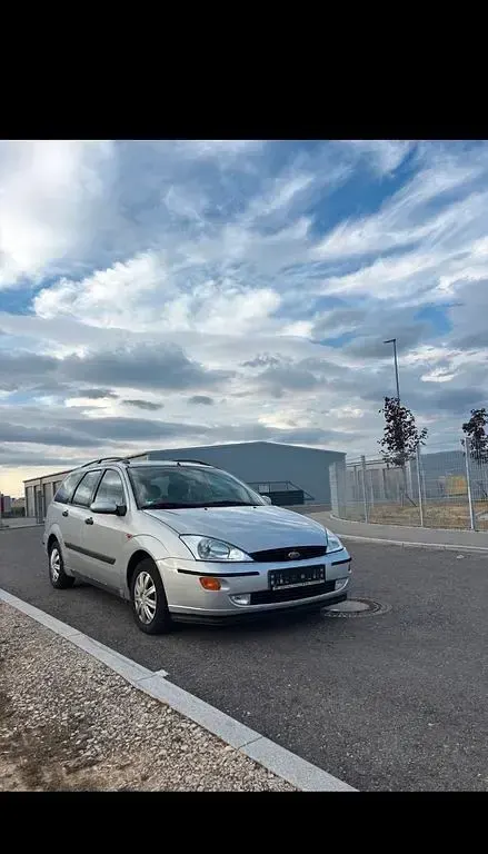 Gebraucht Ford Focus Ghia 101 PS (74 kW) 2000 Grau Limousine