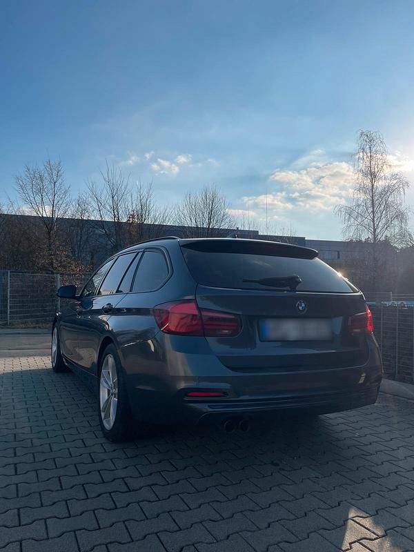 Gebraucht BMW 320 Sport Line 190 PS (139 kW) 2018 Grau Kombi