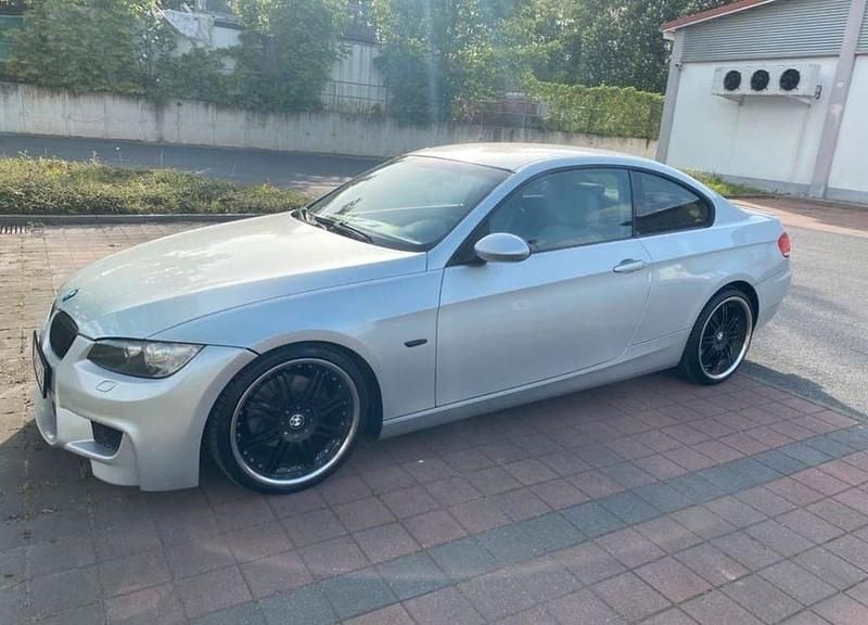 Grau Gebraucht 2007 BMW 320 Sport Line Coupé | 6.000 € (Fairer Preis) - Bild 1/4
