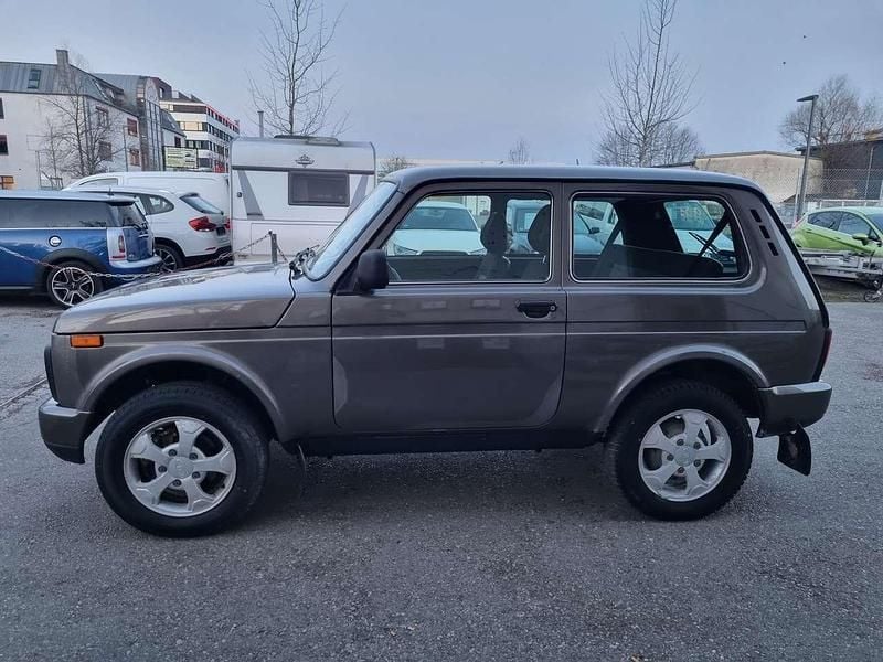 Gebraucht Lada Urban 83 PS (61 kW) 2017 Braun SUV