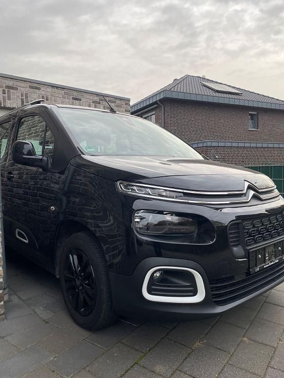 Schwarz Gebraucht 2020 Citroën Berlingo Feel Van / Kleinbus | 12.900 € (Guter Preis) - Bild 1/4