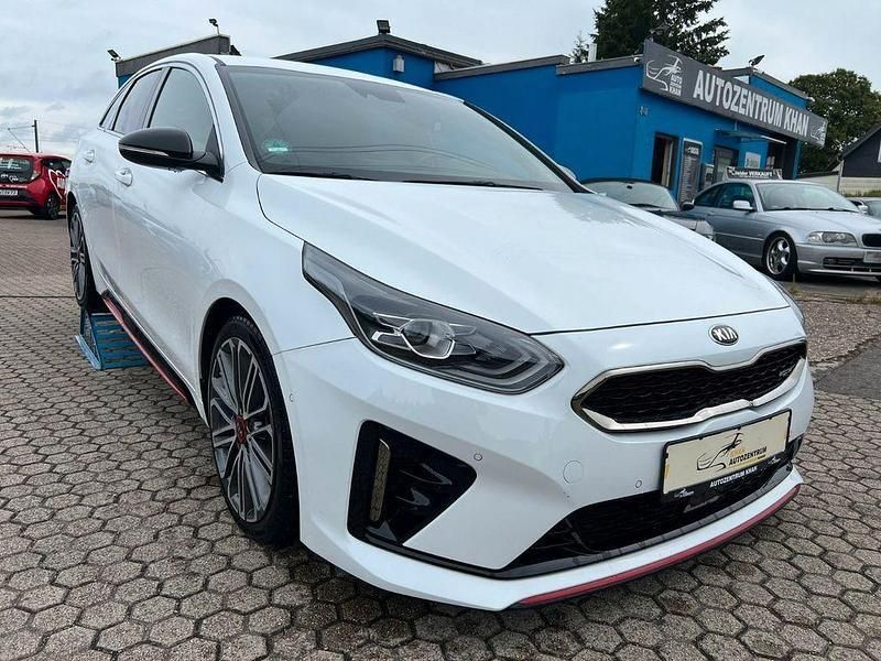 Weiß Gebraucht 2019 Kia ProCeed GT Kleinwagen | 20.990 € (Fairer Preis) - Bild 1/4