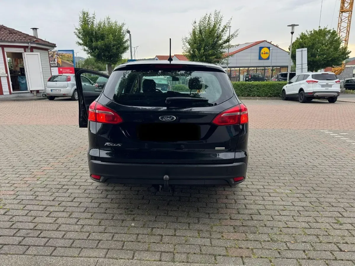 Gebraucht Ford Focus Business Edition 101 PS (74 kW) 2017 Schwarz Kombi