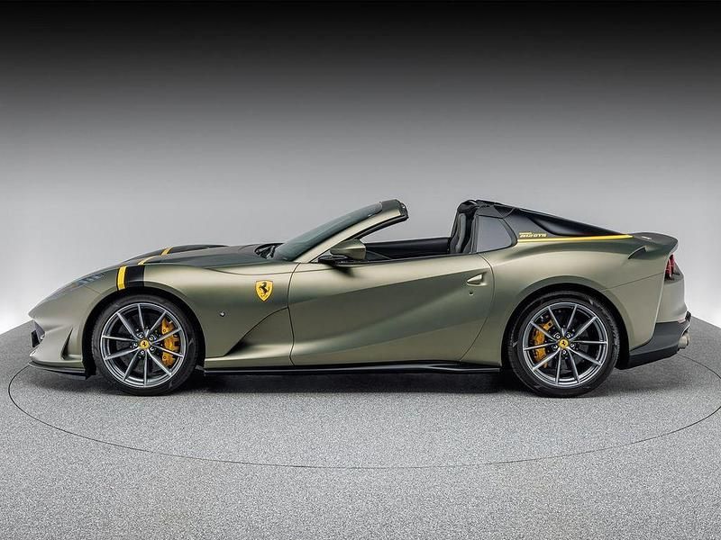 Gebraucht Ferrari 812 799 PS (587 kW) 2021 Verde masoni opaco Cabrio
