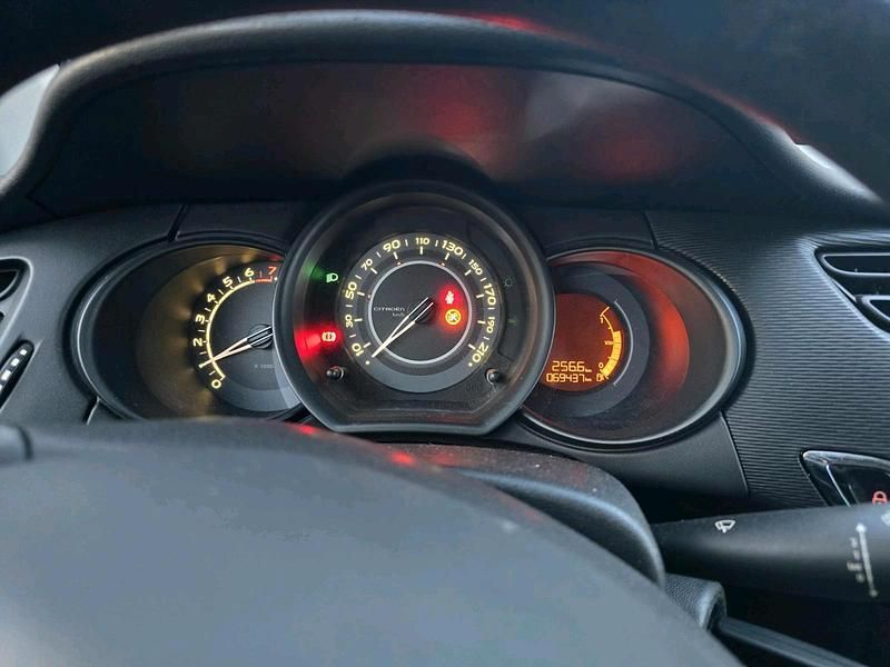 Schwarz Gebraucht 2011 Citroën C3 Kleinwagen | 3.900 € (Fairer Preis) - Bild 1/4