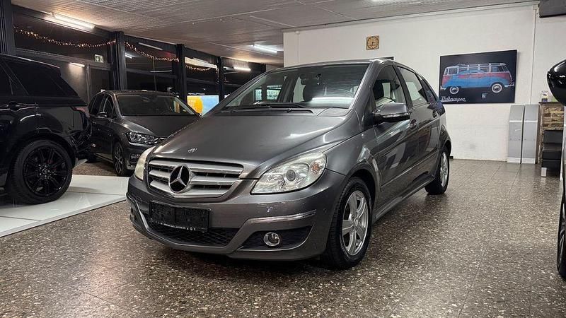 Gebraucht Mercedes B200 140 PS (102 kW) 2011 Grau Van / Kleinbus