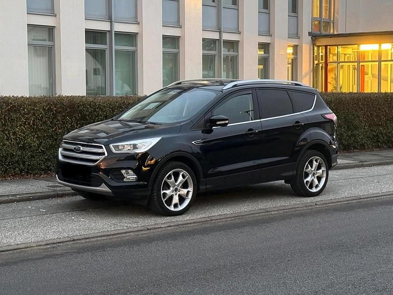 Gebraucht Ford Kuga 150 PS (110 kW) 2019 Schwarz SUV