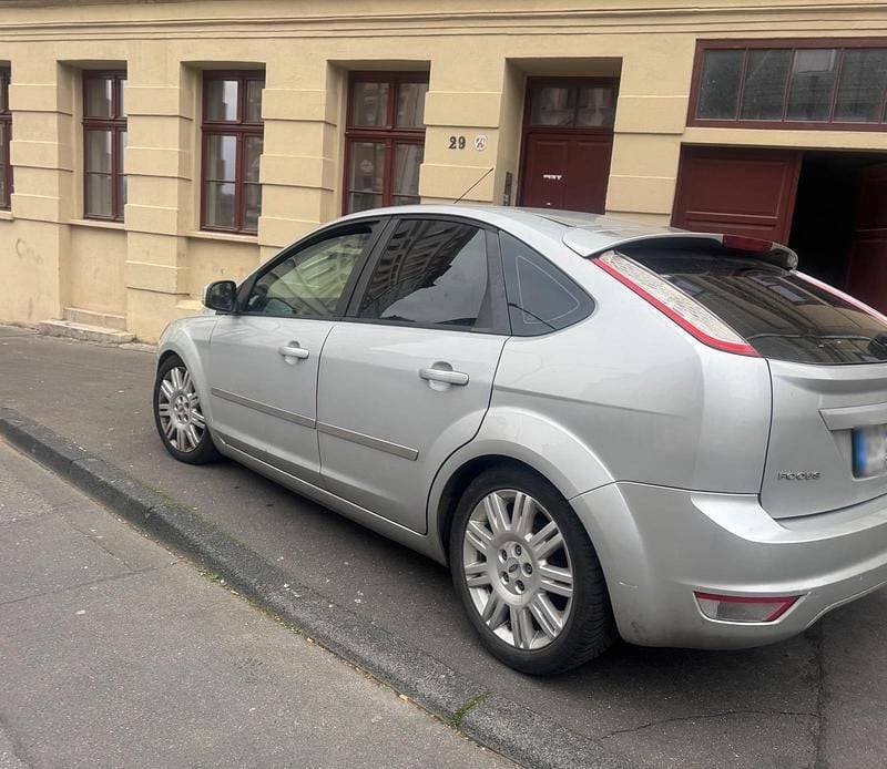 Second-hand Ford Focus 101 CP (74 kW) 2008 Argintiu Berlinǎ