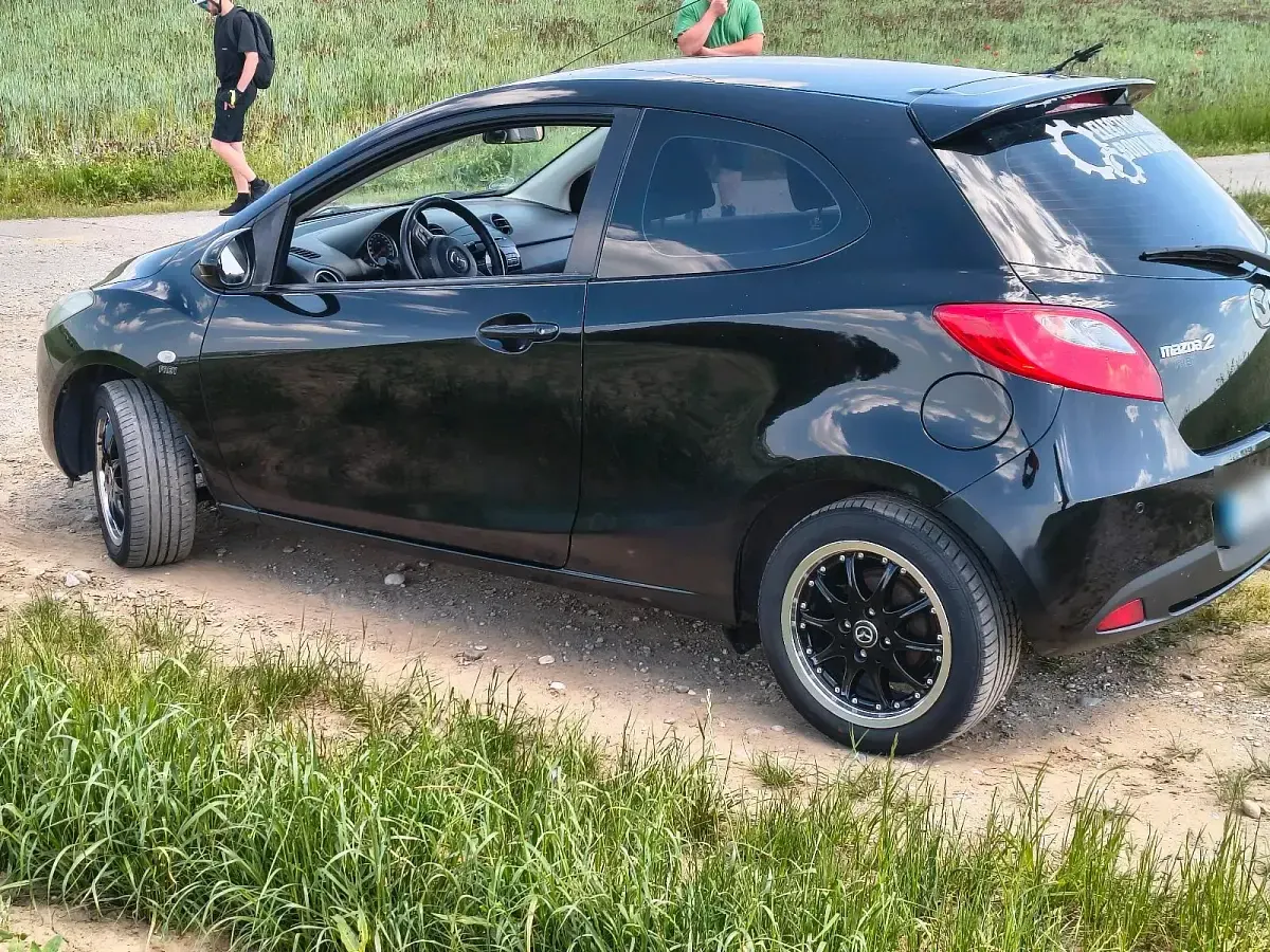 Gebraucht Mazda 2 75 PS (55 kW) 2011 Schwarz Kleinwagen