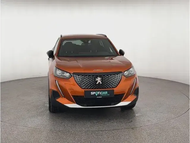 Gebraucht Peugeot 2008 Allure 131 PS (96 kW) 2023 Orange (metallic) SUV