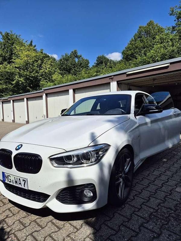 Weiß Gebraucht 2016 BMW 120 M Sport Kleinwagen | 16.800 € (Fairer Preis) - Bild 1/4