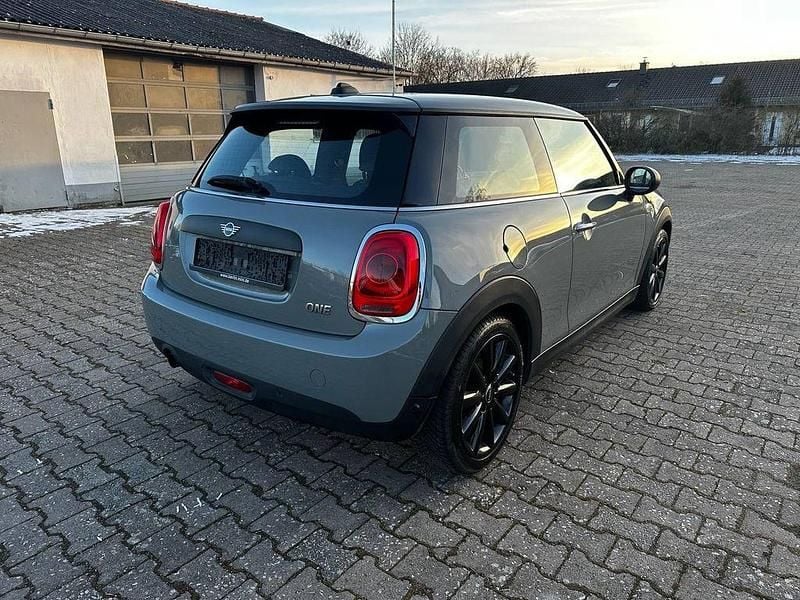 Usado Mini ONE 102 HP (75 kW) 2018 Cinzento Citadino