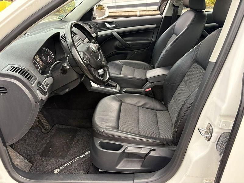 Gebraucht Skoda Octavia Elegance 160 PS (117 kW) 2011 Weiß Limousine