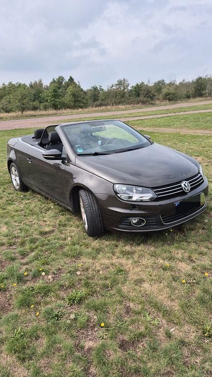 Braun Gebraucht 2011 VW Eos Cabrio | 5.900 € (Fairer Preis) - Bild 1/4
