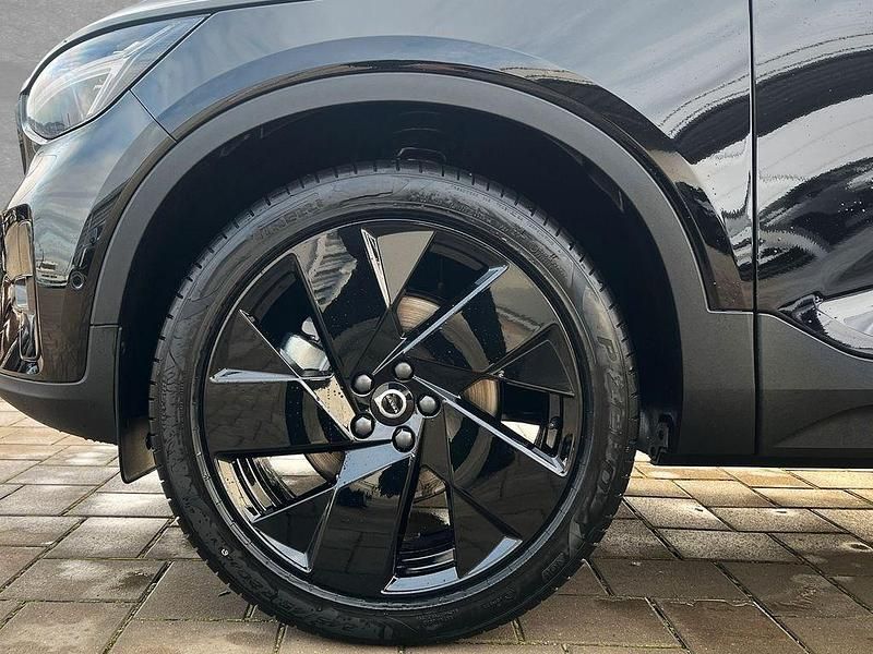 Gebraucht Volvo XC40 Plus 163 PS (119 kW) 2025 Onyx schwarz SUV