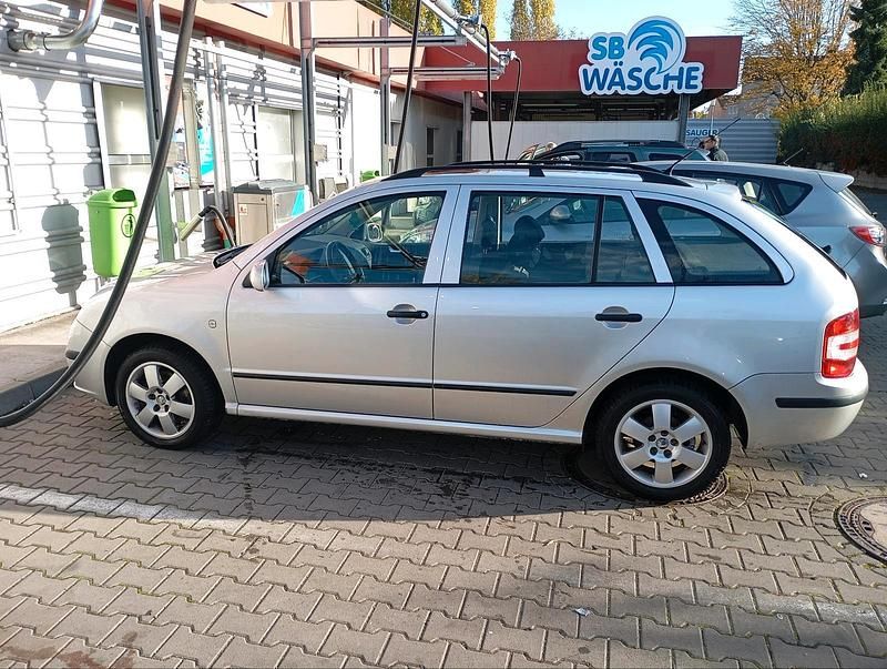 Silber Gebraucht 2006 Skoda Fabia Kombi | 2.150 € (Teuer) - Bild 1/4