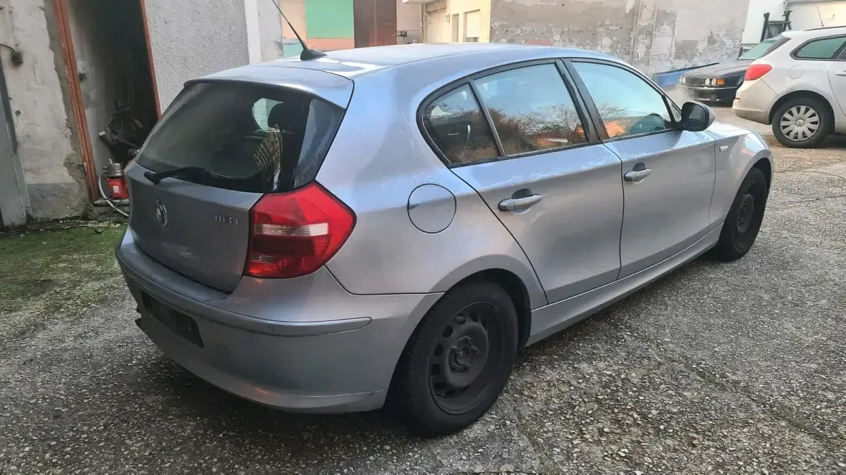 Używany BMW 116 122 KM (89 kW) 2011 Niebieski Hatchback