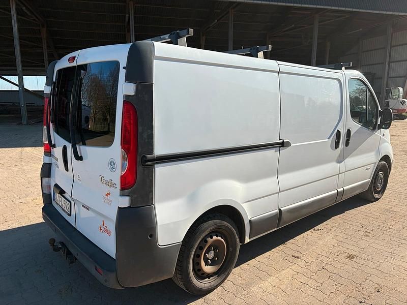 Gebraucht Renault Trafic 114 PS (83 kW) 2007 Weiß Van / Kleinbus