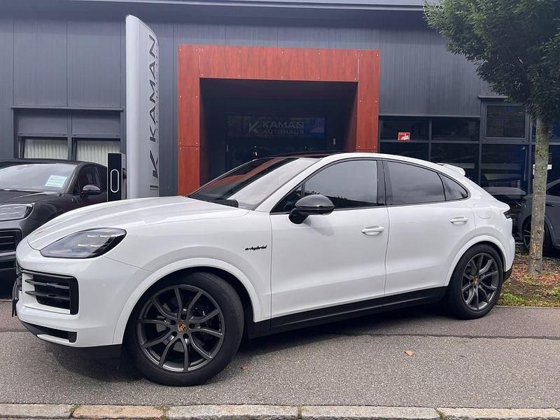 Weiß Gebraucht 2023 Porsche Cayenne SUV | 99.500 € (Teuer) - Bild 1/4