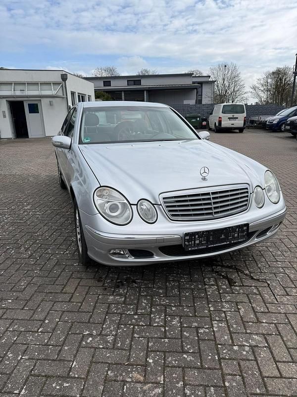 Gebraucht Mercedes E240 177 PS (130 kW) 2002 Silber Limousine