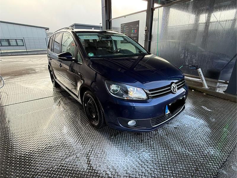 Blau Gebraucht 2015 VW Touran Cup Van / Kleinbus | 13.100 € (Superpreis) - Bild 1/4