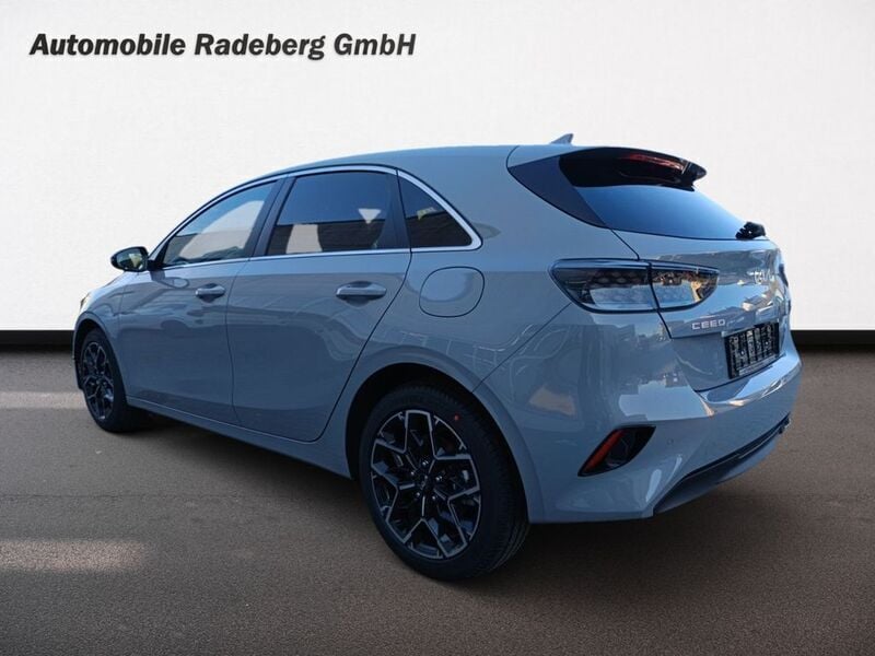Neu Kia Ceed 140 PS (102 kW) 2025 Wolfgrau metallic Kleinwagen
