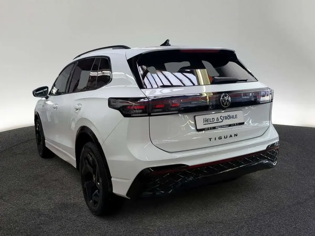 Gebraucht VW Tiguan R-line 272 PS (200 kW) 2025 Pure white SUV