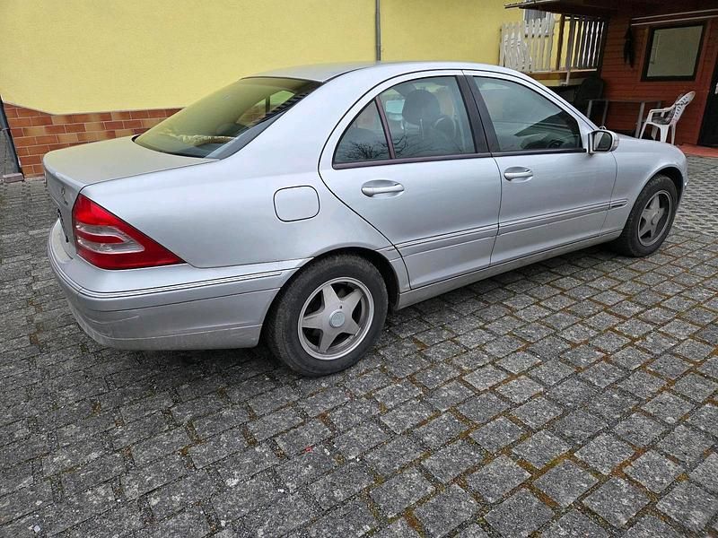 Gebraucht Mercedes C200 Elegance 163 PS (119 kW) 2002 Silber Limousine