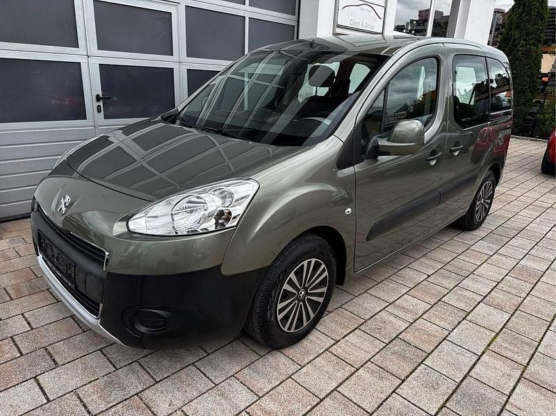 Grau Gebraucht 2013 Peugeot Partner Tepee Active Van / Kleinbus | 8.500 € (Fairer Preis) - Bild 1/4