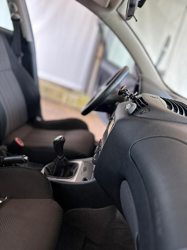 Second-hand Alfa Romeo 147 105 CP (77 kW) 2007 Negru Hatchback