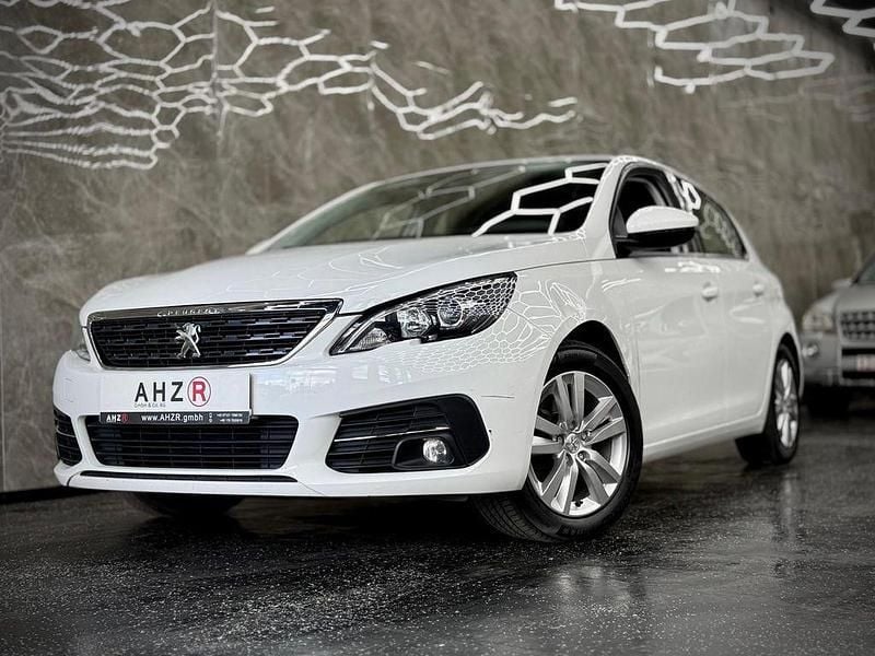 Weiß Gebraucht 2021 Peugeot 308 Active Limousine | 13.950 € (Superpreis) - Bild 1/4