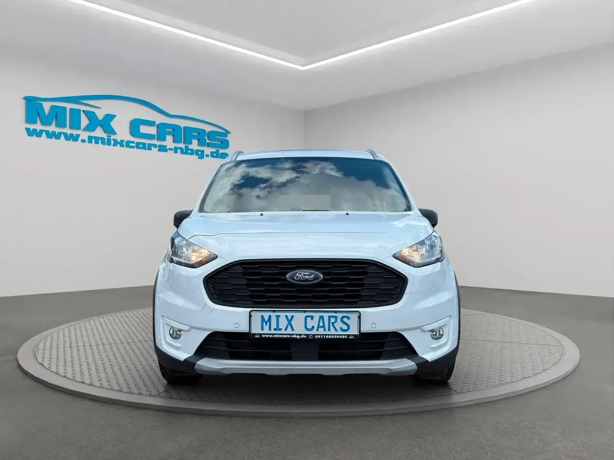 Gebraucht Ford Tourneo Active 120 PS (88 kW) 2021 Frozen white Van / Kleinbus