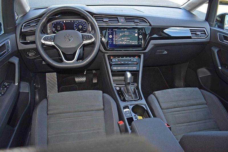 Gebraucht VW Touran Highline 150 PS (110 kW) 2025 Schwarz Van / Kleinbus