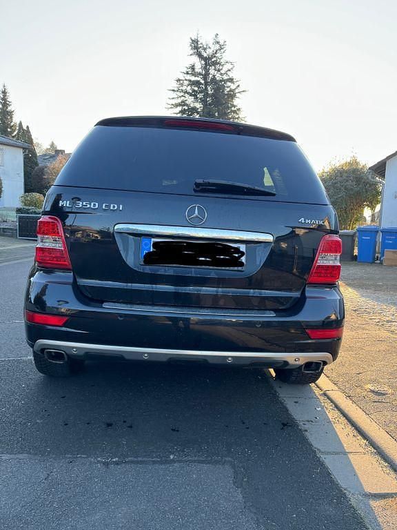 Gebraucht Mercedes ML350 231 PS (169 kW) 2011 Schwarz SUV
