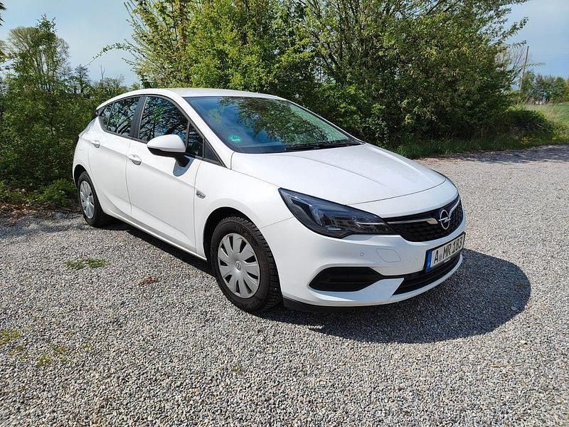 Weiß Gebraucht 2020 Opel Astra Edition Limousine | 12.100 € (Guter Preis) - Bild 1/4
