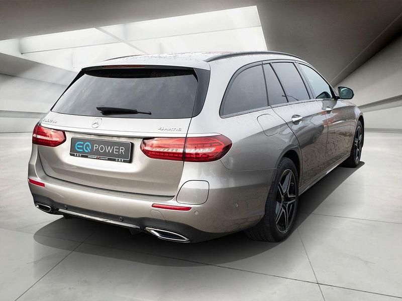 Gebraucht Mercedes E300 AMG 306 PS (225 kW) 2021 Silber Limousine