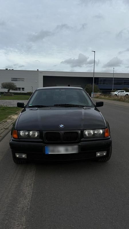 Schwarz Gebraucht 1997 BMW 320 Limousine | 3.000 € (Guter Preis) - Bild 1/4