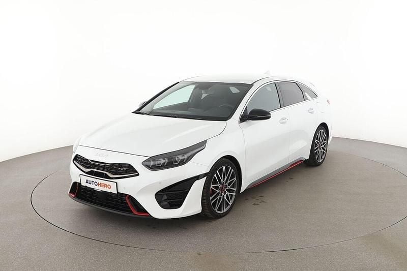 Weiß Gebraucht 2023 Kia ProCeed Kleinwagen | 29.680 € (Fairer Preis) - Bild 1/3