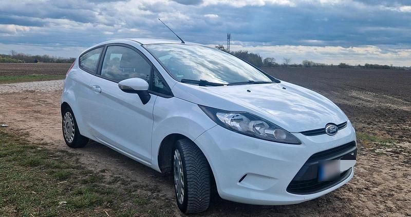 Gebraucht Ford Fiesta 60 PS (44 kW) 2011 Weiß Kleinwagen