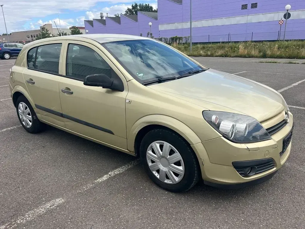 Gebraucht Opel Astra 105 PS (77 kW) 2004 Gold Limousine