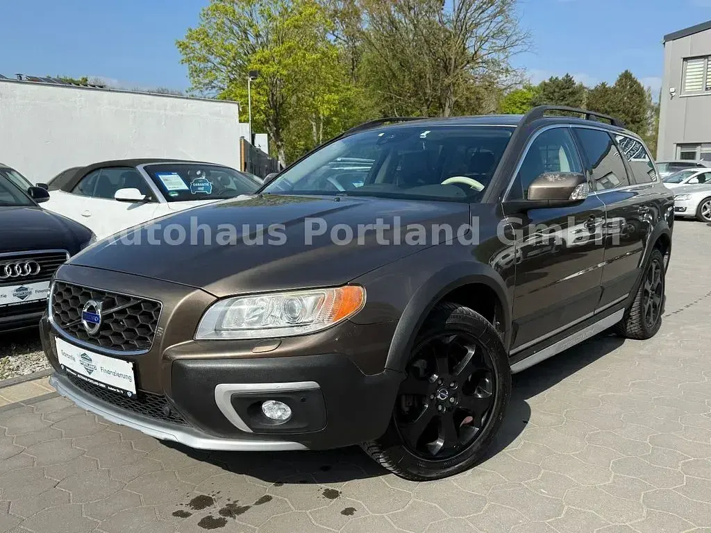 Gebraucht Volvo XC70 Summum 181 PS (133 kW) 2014 Braun Kombi