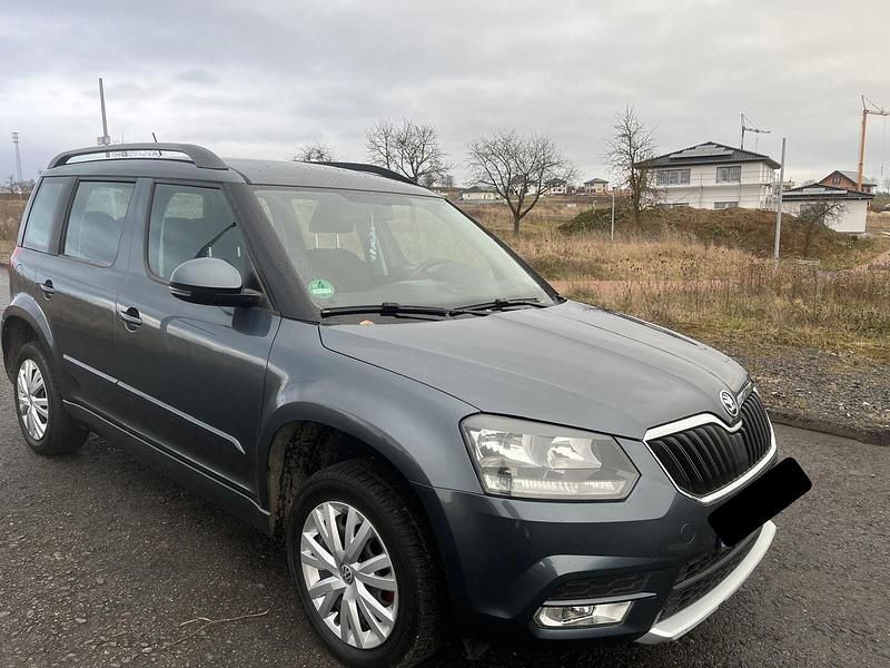 Grau Gebraucht 2014 Skoda Yeti Active SUV | 6.900 € (Guter Preis) - Bild 1/4