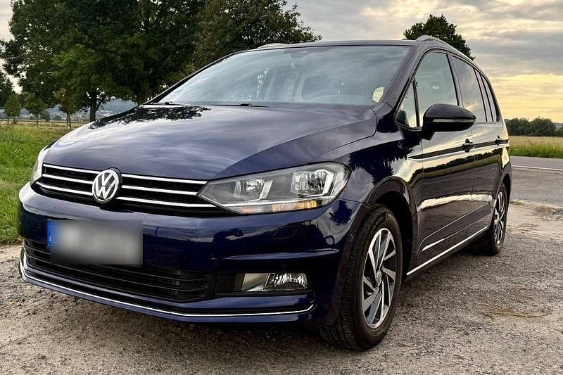 Blau Gebraucht 2019 VW Touran IQ Drive Van / Kleinbus | 21.500 € (Guter Preis) - Bild 1/4