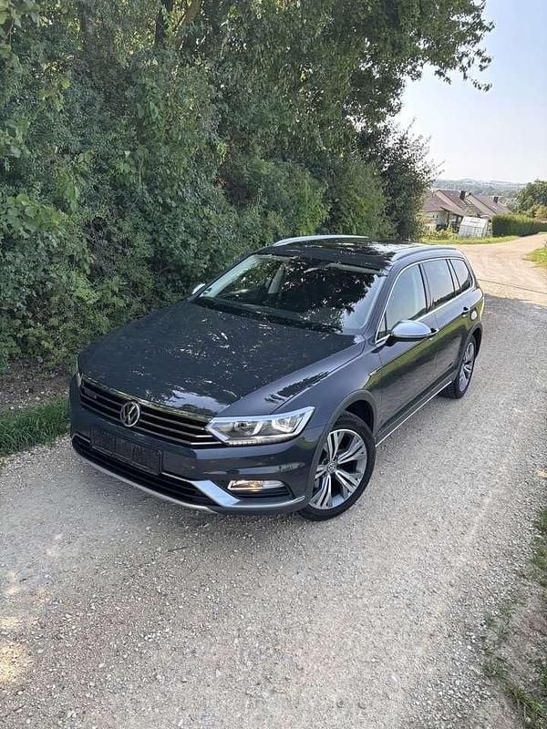 Grau Gebraucht 2019 VW Passat Alltrack Kombi | 24.100 € (Guter Preis) - Bild 1/4