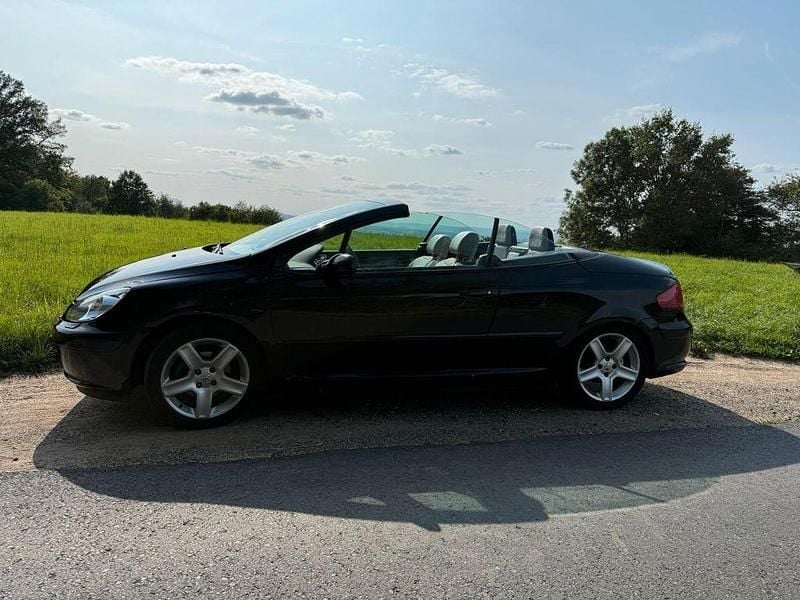 Schwarz Gebraucht 2005 Peugeot 307 CC Tendance Cabrio | 3.750 € (Fairer Preis) - Bild 1/4