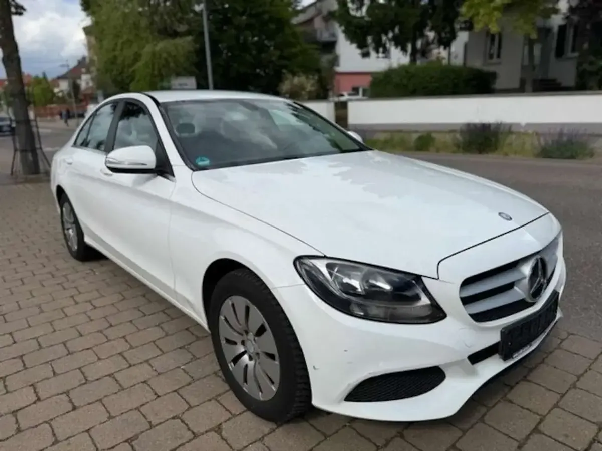 Gebraucht Mercedes C180 156 PS (114 kW) 2014 Weiß Limousine