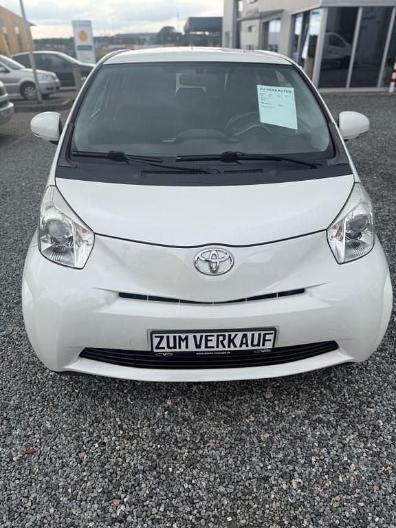 Weiß Gebraucht 2009 Toyota iQ Kleinwagen | 3.999 € (Guter Preis) - Bild 1/4